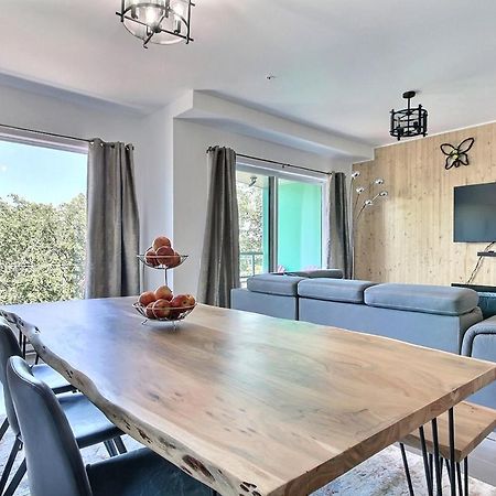 Good Vibes Only -Modern And Spacious 2 Bedroom Condo 4 Beds Free Parking, Gym ควิเบกซิตี้ ภายนอก รูปภาพ