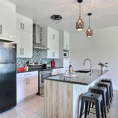 Good Vibes Only -Modern And Spacious 2 Bedroom Condo 4 Beds Free Parking, Gym ควิเบกซิตี้ ภายนอก รูปภาพ
