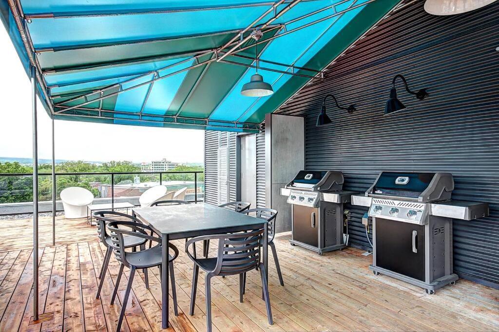 Good Vibes Only -Modern And Spacious 2 Bedroom Condo 4 Beds Free Parking, Gym ควิเบกซิตี้ ภายนอก รูปภาพ